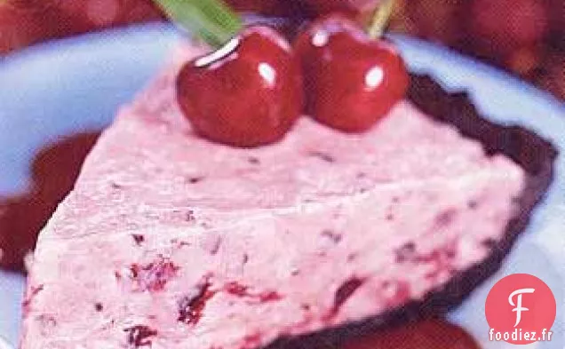 Tarte à la Crème Glacée au Chocolat et aux Cerises avec Sauce Fudge Chaude