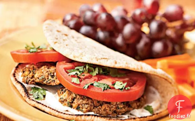 Sandwichs au Falafel au Four avec Sauce au Yaourt et au Tahini
