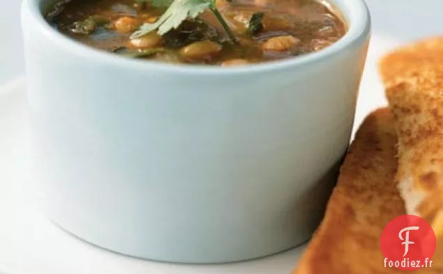 Soupe Épicée aux Tomates et aux Haricots Blancs