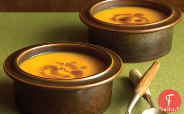 Soupe de Potiron Épicée au Beurre Doré au Gingembre