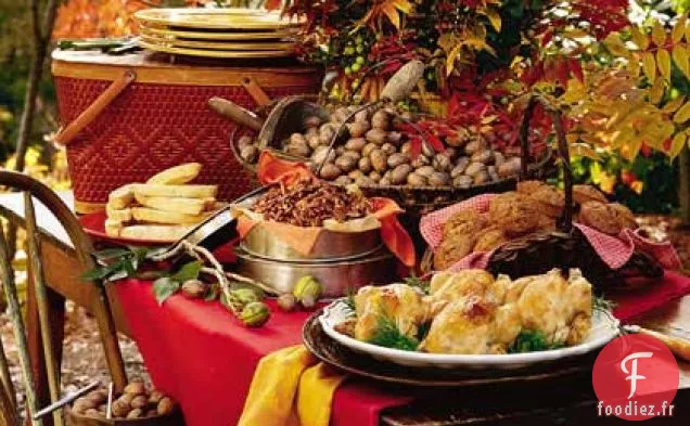 Poules de Cornouailles avec Farce Épicée aux Noix de Pécan et au Pain de Maïs