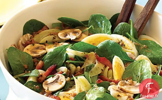 Salade d'Épinards, de Champignons et de Fenouil avec Vinaigrette au Bacon tiède