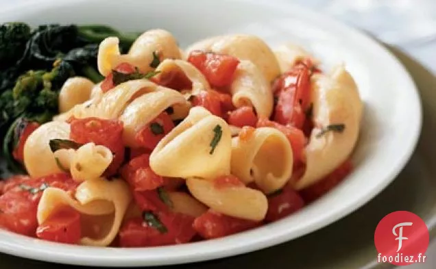 Pâtes à l'Ail avec Tomates Fraîches et Basilic