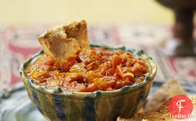 Chutney de Tomates avec Chips de Pita Cuites au Four