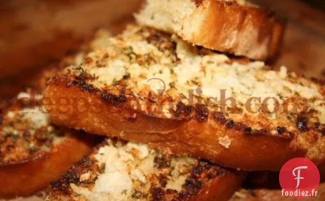 Pain Grillé au Parmesan Et à l'Ail