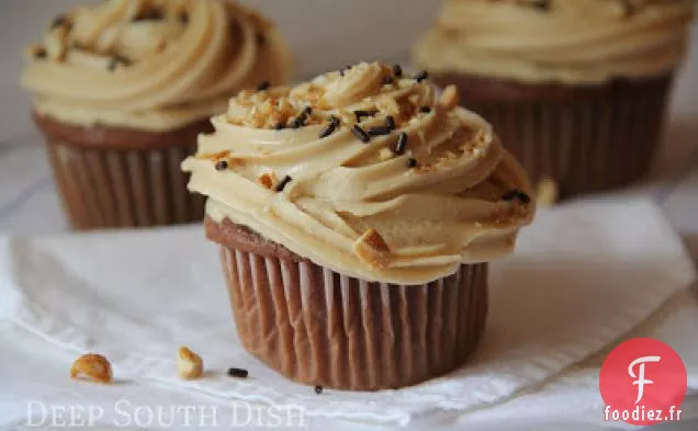Cupcakes au Chocolat avec Glaçage à la Crème au Beurre de Cacahuète