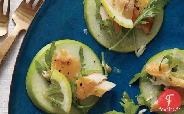 Piles de Truite Fumée, de Roquette et de Granny Smith