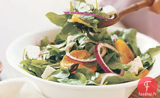 Salade de Roquette et Menthe avec Olives Noires, Oranges et Salata à la Ricotta Séchées à l'Huile