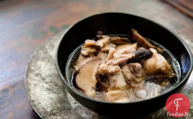 Soupe de Poulet au Gingembre et Champignons Shiitake