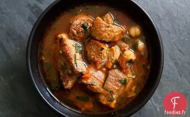 Ragoût de Porc Épicé aux Pois Chiches et Saucisse