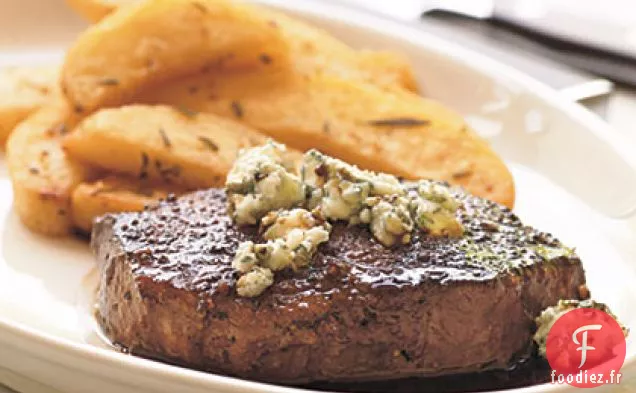 Steaks de Filet de Bœuf Poêlés avec Réduction de Bière Brune et Fromage Bleu