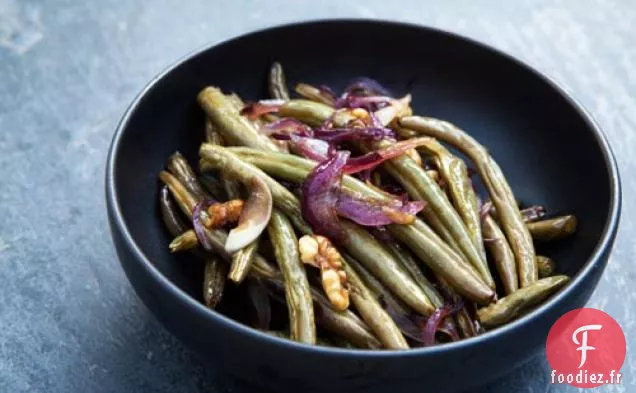 Haricots Verts Rôtis aux Oignons et aux Noix