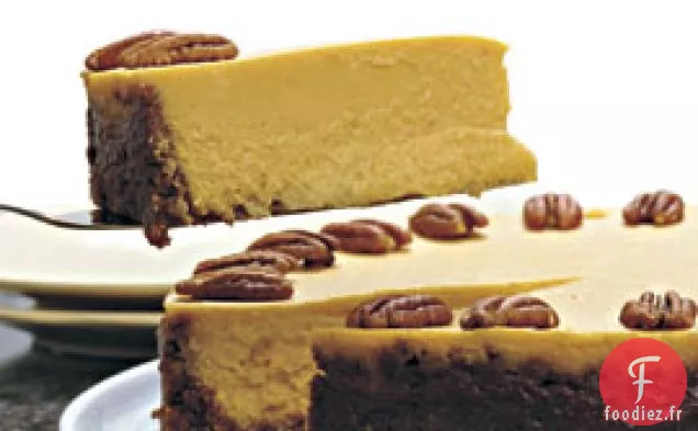 Gâteau Au Fromage À La Citrouille Avec Croûte De Pain d'Épice Et de Noix De Pécan