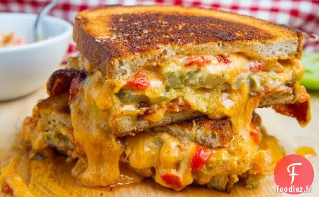 Fromage Grillé au Bacon et Tomate Verte Frite au Piment