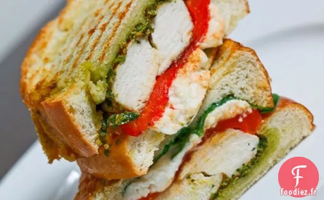 Panini de Poulet et Poivrons Rouges rôtis au Pesto de Coriandre et à la Feta