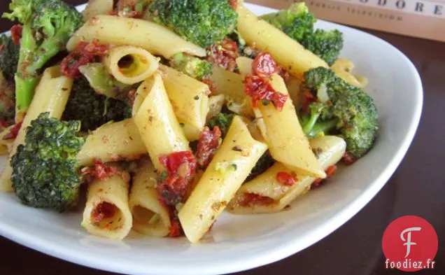 Penne à la Tomate et au Brocoli Séchés Rapidement au Soleil