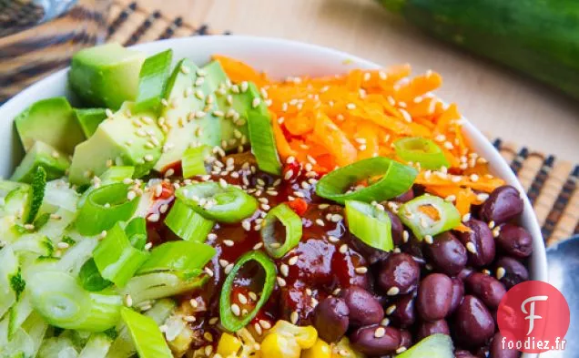 Bibimbap de Légumes d'Été avec Maïs, Courgettes et Haricots Noirs