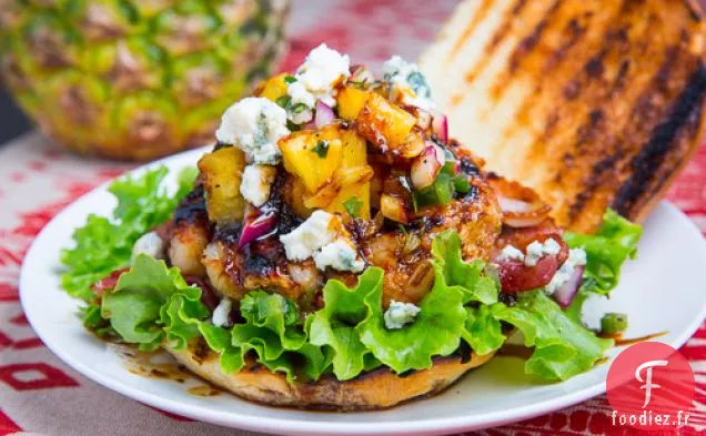 Burgers de Crevettes Teriyaki avec Salsa à l'Ananas Grillé, Bacon et Fromage Bleu