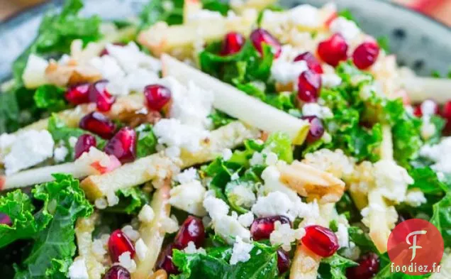 Salade de Quinoa et Kale aux Pommes et à la Grenade avec Feta dans une Vinaigrette Dijon à l'Érable au Curry
