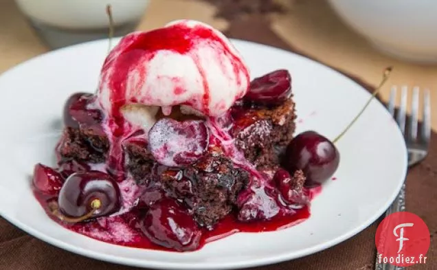 Sundaes Brownie Au Chocolat Noir aux Cerises Rôties