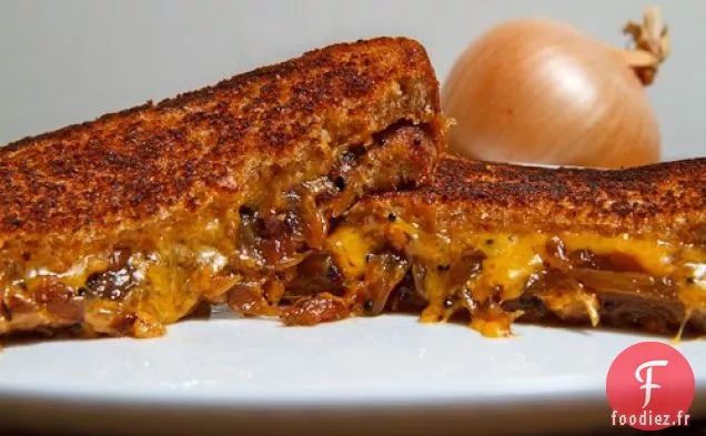 Sandwich au Fromage Grillé au Chutney d'Oignons