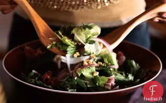 Salade Mixte Vinaigrette Vanille-Poire et Noix Grillées