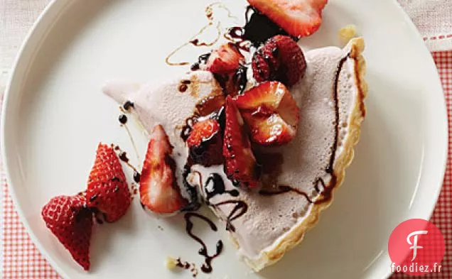 Tarte au Yogourt Glacé aux Fraises avec Sirop Balsamique