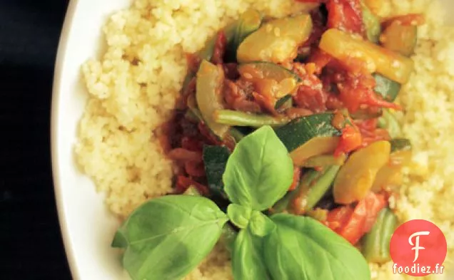 Couscous, Poivrons Rouges Et Courgettes