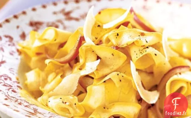 Rubans de Courge Jaune à l'Oignon Rouge et au Parmesan