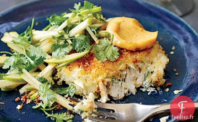 Gâteaux de Crabe et Mayonnaise au Curry avec Salade de Pommes