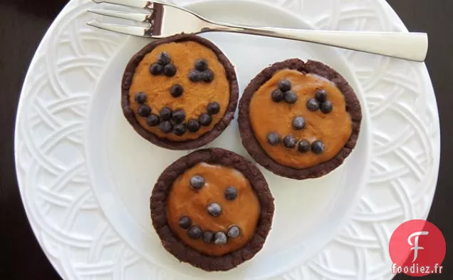 Pas de Cuisson Mini Tartes à la Citrouille sans Produits Laitiers avec Croûtes au Chocolat
