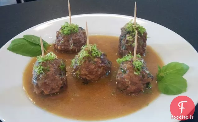 Boulettes de Viande Thaïlandaises au Basilic, Citron Vert et Sauce Curry à la Noix de Coco