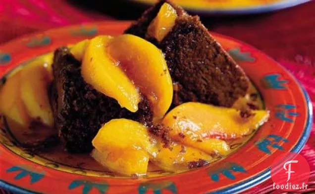 Pain Au Cacao Avec Pêches De Cour Cuites
