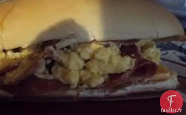 Sandwich Sous-marin aux Œufs Brouillés et au Pepperoni