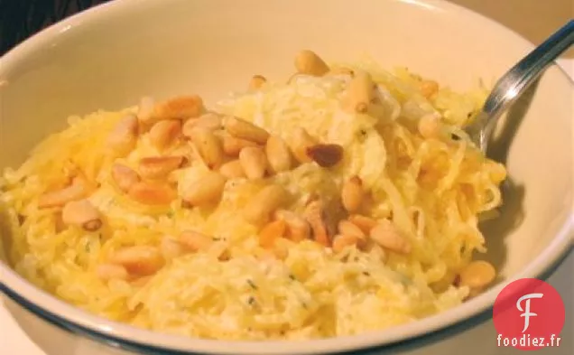 Sain et délicieux: Courge Spaghetti à la Ricotta, à la Sauge et aux Pignons de Pin