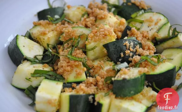 Courge D'Été Rôtie Au Basilic Au Citron Et Croustillante À L'Ail