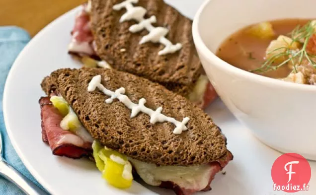 Semaine du Grand Jeu: Panini de Football au Pastrami et au Cheddar Vieilli
