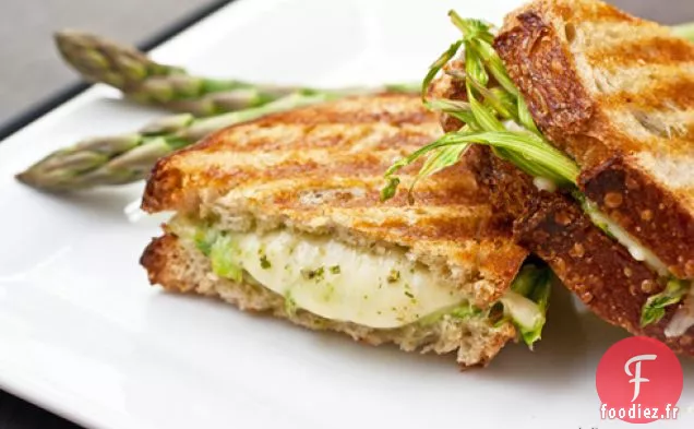 Jarlsberg Grillé avec Asperges Rasées et Pesto de Roquette + Kit de Fromage Grillé!