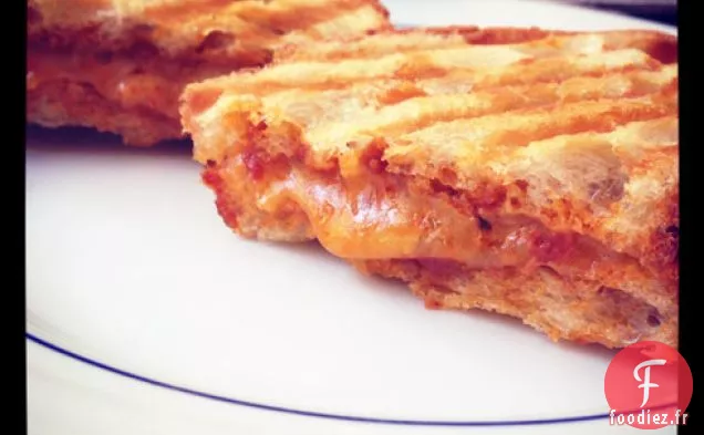 Fromage Grillé au Cheddar, Manchego et Pesto de Tomates Séchées