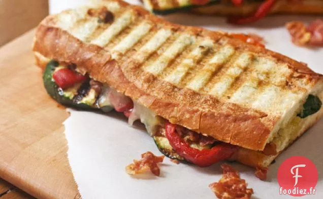 Courgettes Grillées, Prosciutto Croustillant et Panini au Poivron Rouge