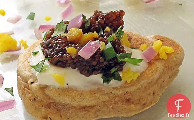 Blini au Sarrasin et Caviar avec Accompagnements Traditionnels