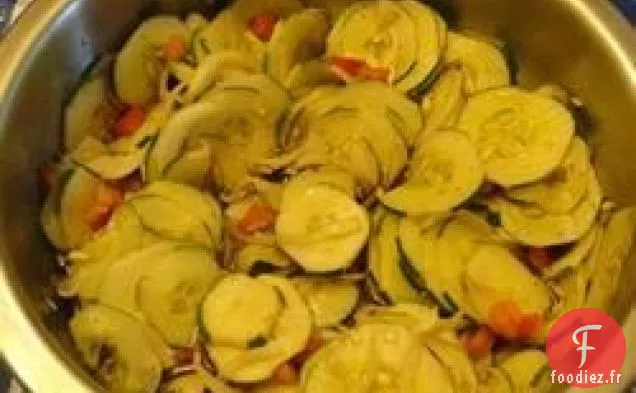 Salade Flottante de Concombre, de Tomate et d'Oignon