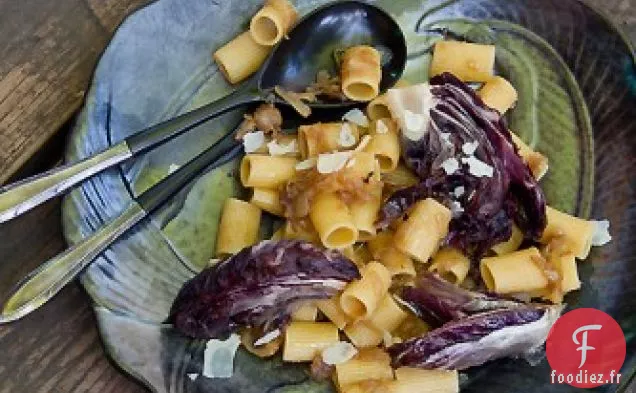 Pâtes de Radicchio Braisées et Oignons Caramélisés