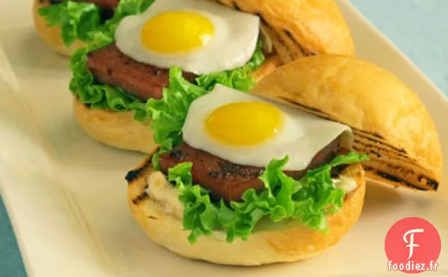 Curseurs de Spam Marinés au Sésame avec Œuf de Caille et Mayonnaise au Gingembre