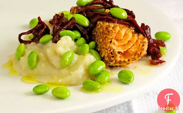 Saumon Épicé aux Échalotes Braisées au Vin, Purée d'Edamame et de Sunchoke