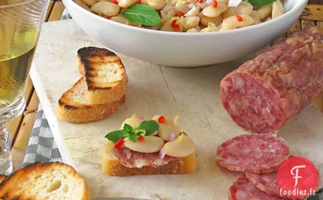 Crostini de Haricots au Beurre à la Menthe et au Salami