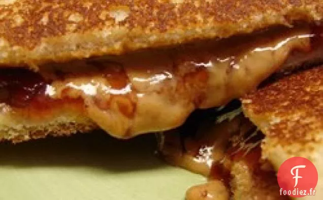 Sandwich au Beurre d'Arachide Grillé et à la Gelée