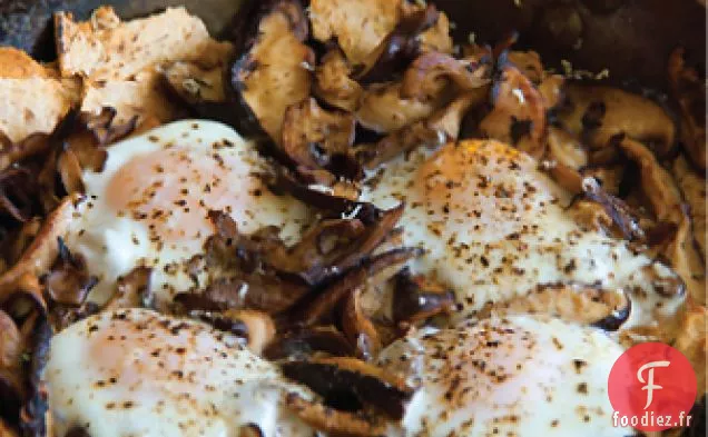 Champignons Sautés avec Pain Plat Grillé et Œufs au Four