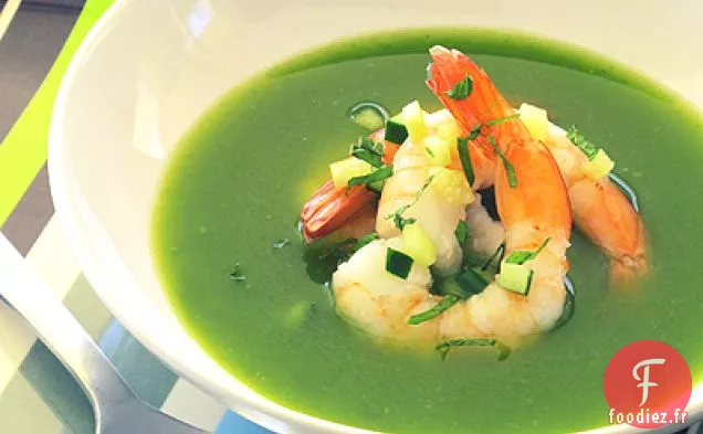 Soupe de Concombre Épicée Froide aux Crevettes Pochées