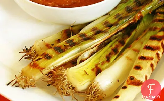 Poireaux grillés au Romesco (Calçotada)